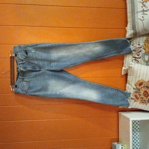 Jens  Universal threads  distressed with frayed end Size 14/32 High Rise Skinny